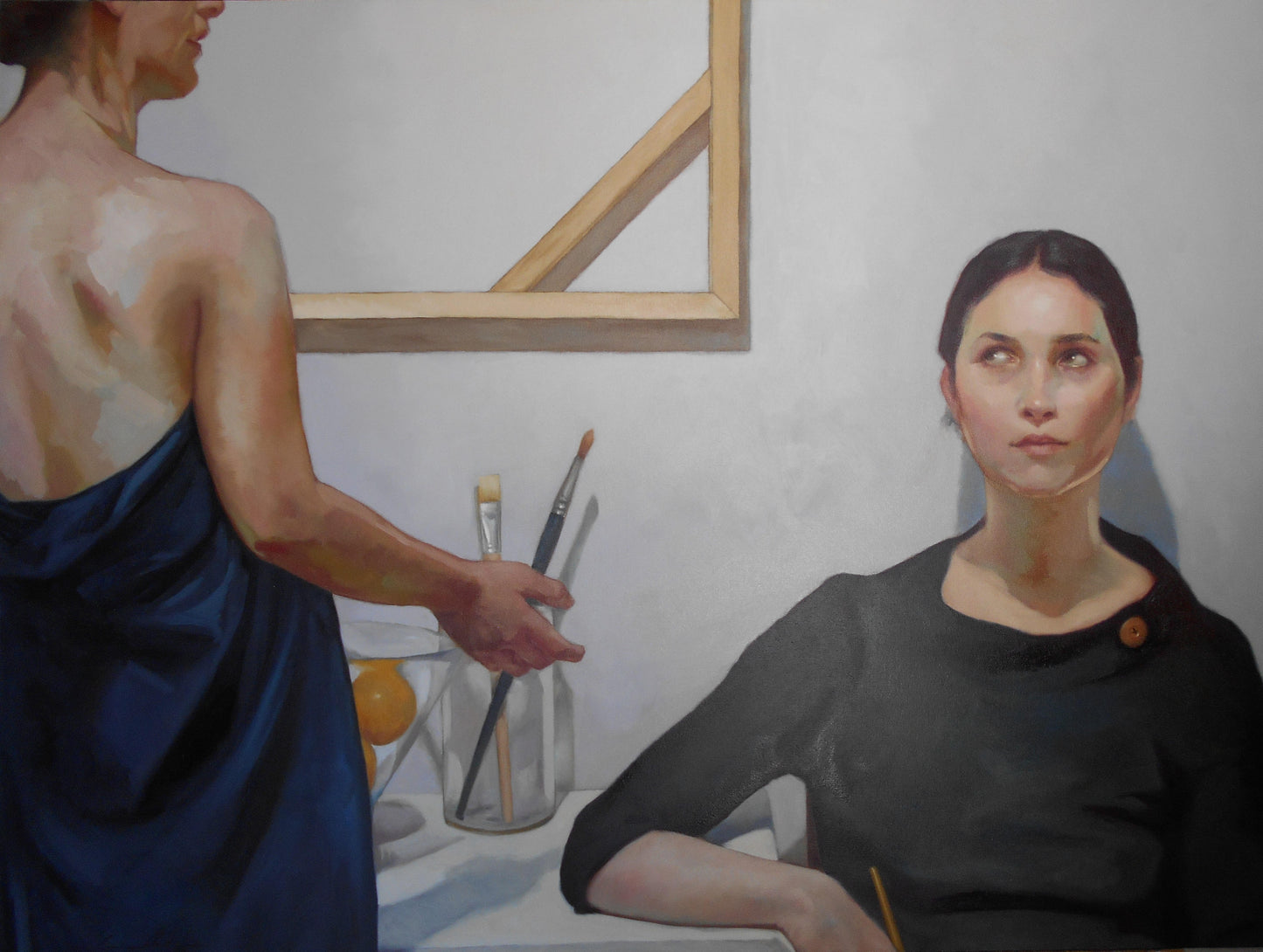 Angélica y su modelo con naturaleza muerta